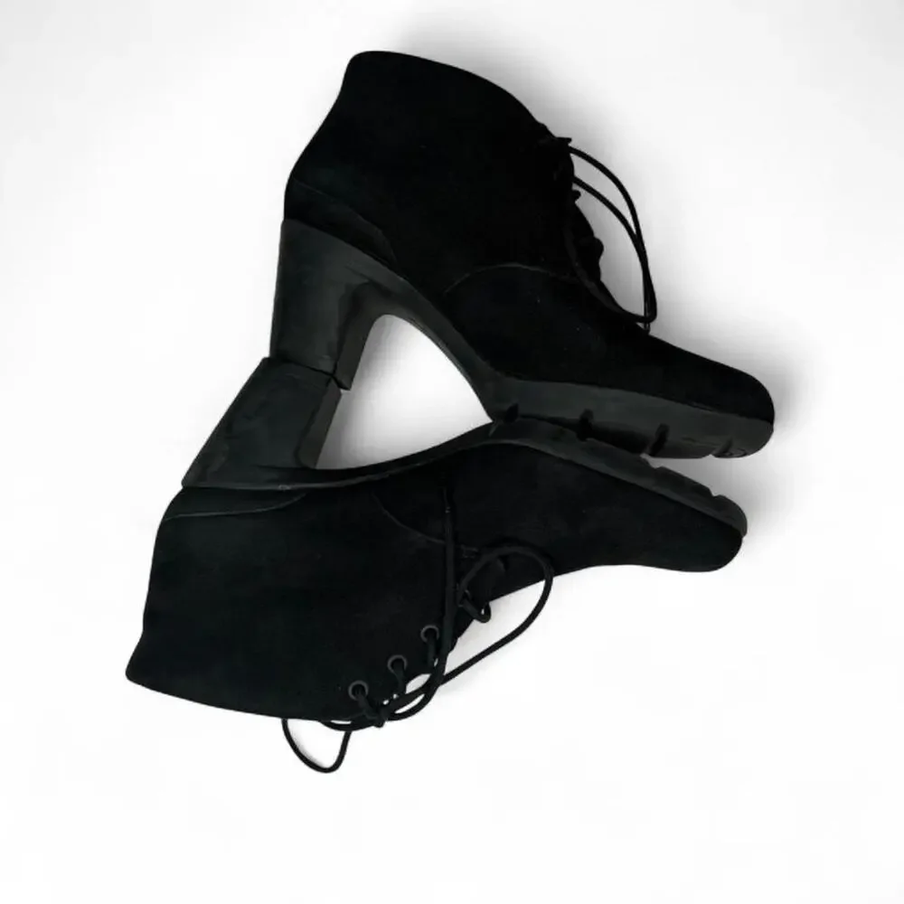 Clarks Artisan Black Suede Ankle Boots Sz 8 Witchy Core Chunky‎ Heel Comfort
